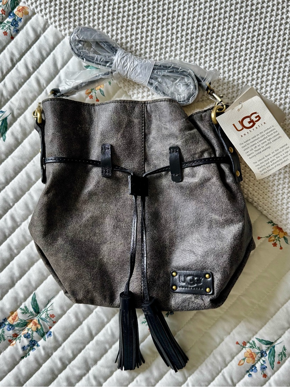 NWT UGG Australia Vintage Leather Shearling Crossbody Bucket Bag, Darkest Brown